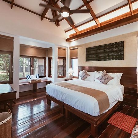 Alon Cloud9 Beach Front Catangnan Exterior foto