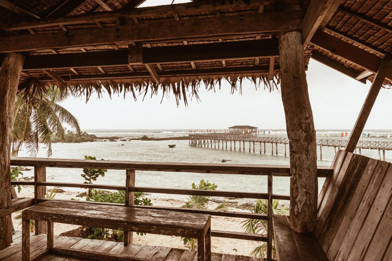Alon Cloud9 Beach Front Catangnan Exterior foto